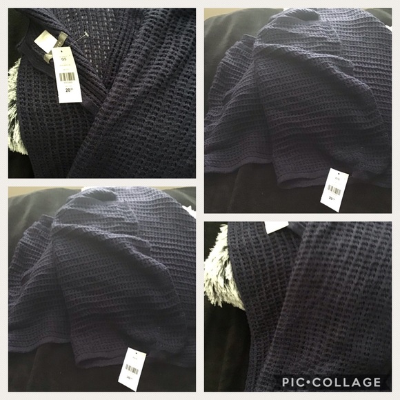 New scarf never worn - Picture 10 of 11